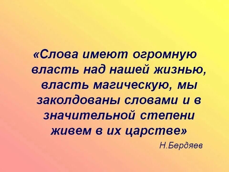 Стремление к солнцу. Закон владыка над правителями. Человек медитирует в горах. Девушка скалолаз. Иметь силу над.