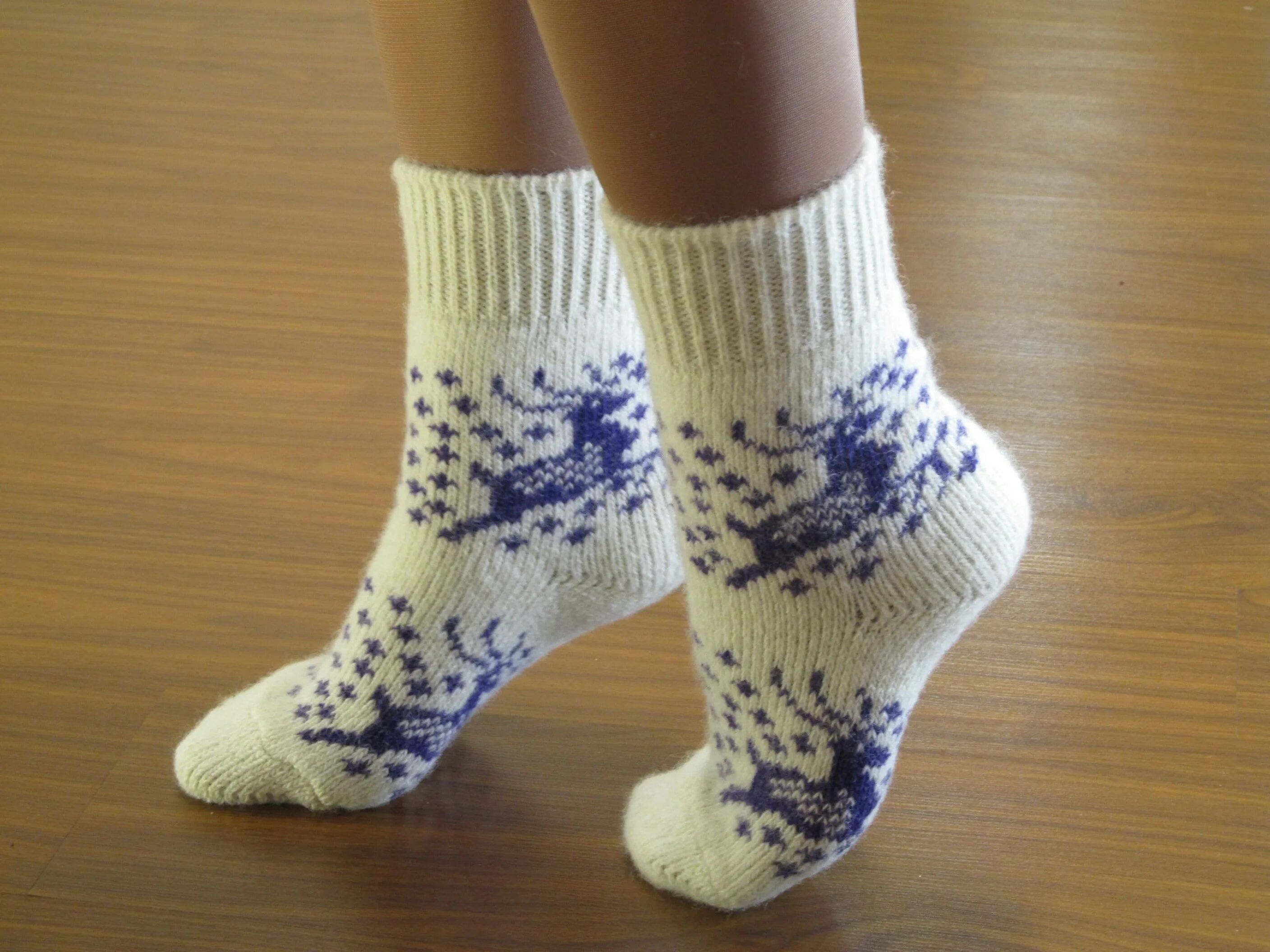 Вязаные носки. Носки спицами красивые. Шикарные вязаные носки. Носки женские спицами.