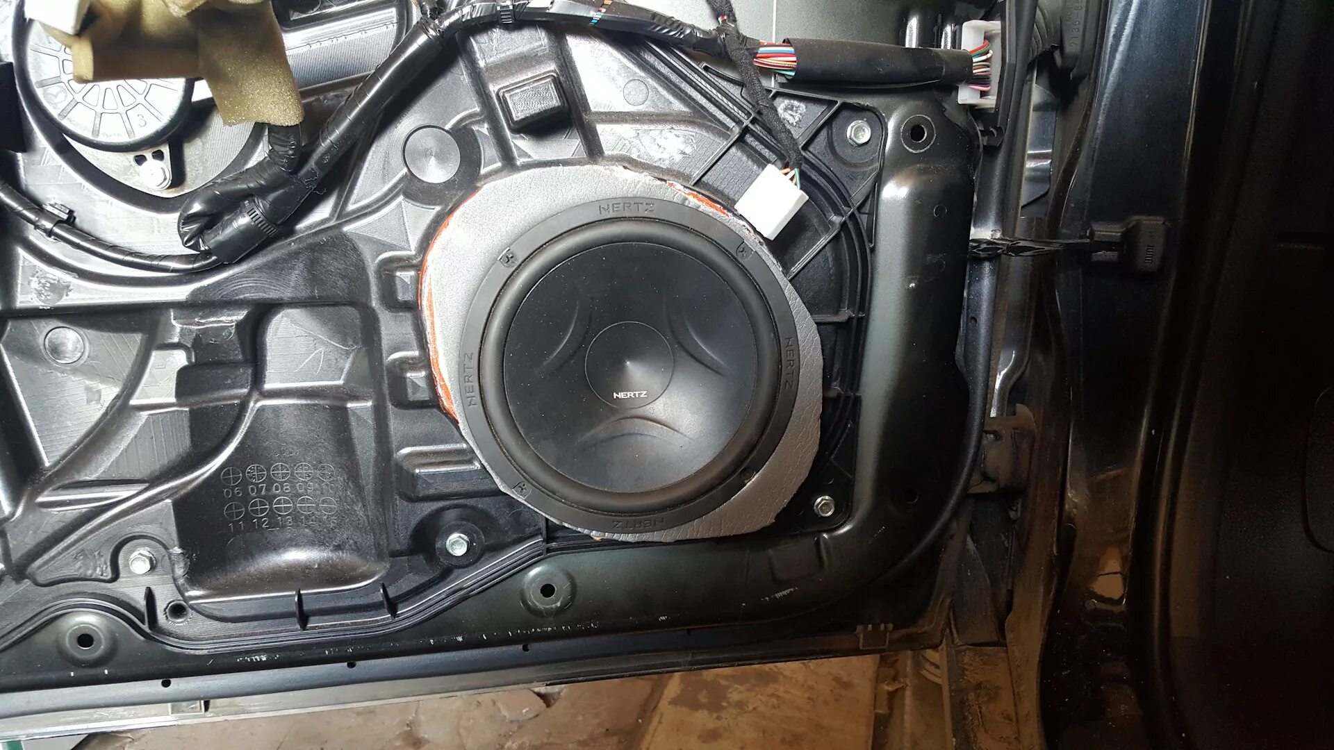 Штатные колонки w203. Штатные динамики мазда 6 gh 2008. Mazda 6 gh bose. 20 динамик в мазда 6 gg. Акустика мазда 6 gh.