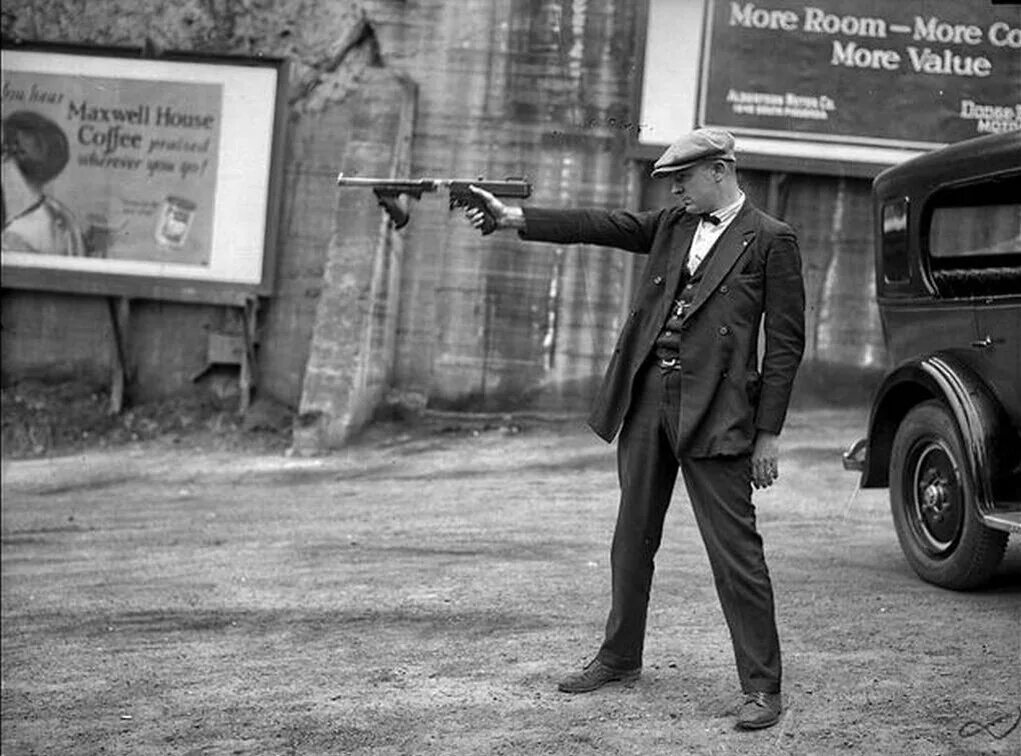 Годы мафии в америке. Мафия сша 1920 аль капоне. Гангстеры в чикаго 1930. Гангстер америки аль капоне. Аль капоне гангстеры чикаго.