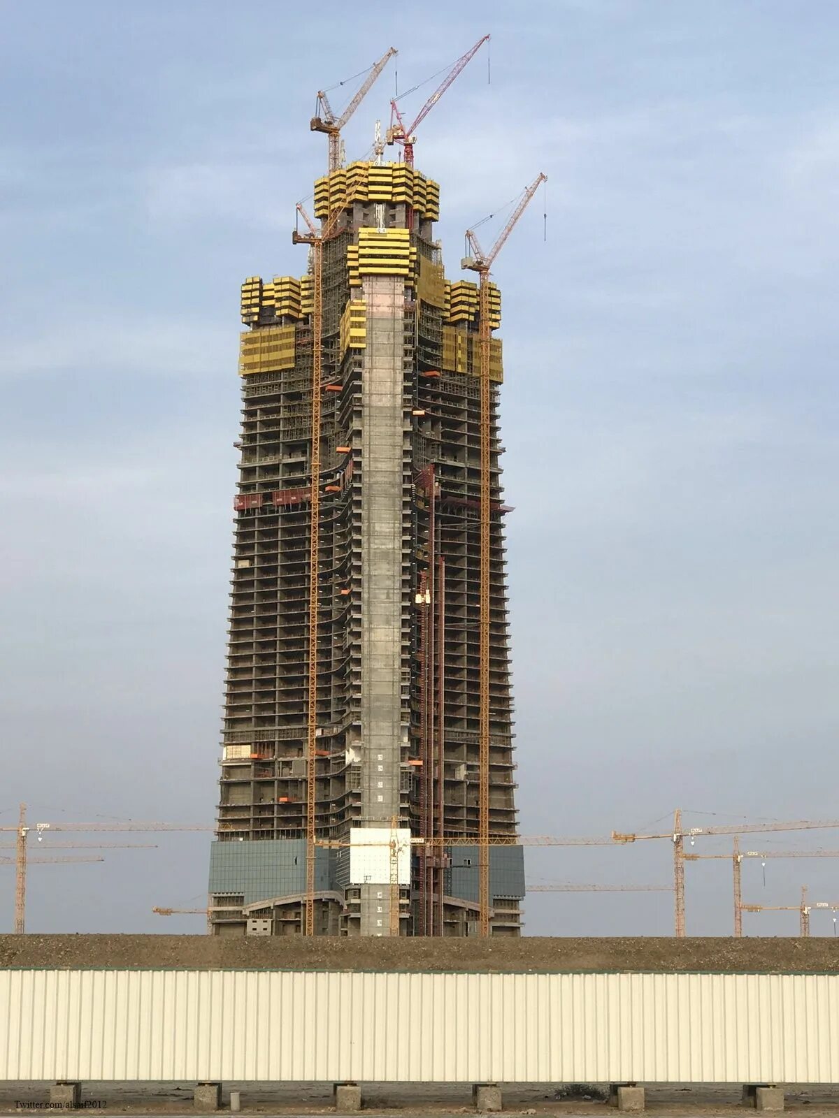 Королевская башня Саудовская Аравия. Небоскреб Джидда Тауэр. Джидда Саудовская Аравия небоскреб. Башня Джидда в Саудовской Аравии. Вертикальная башня высотой