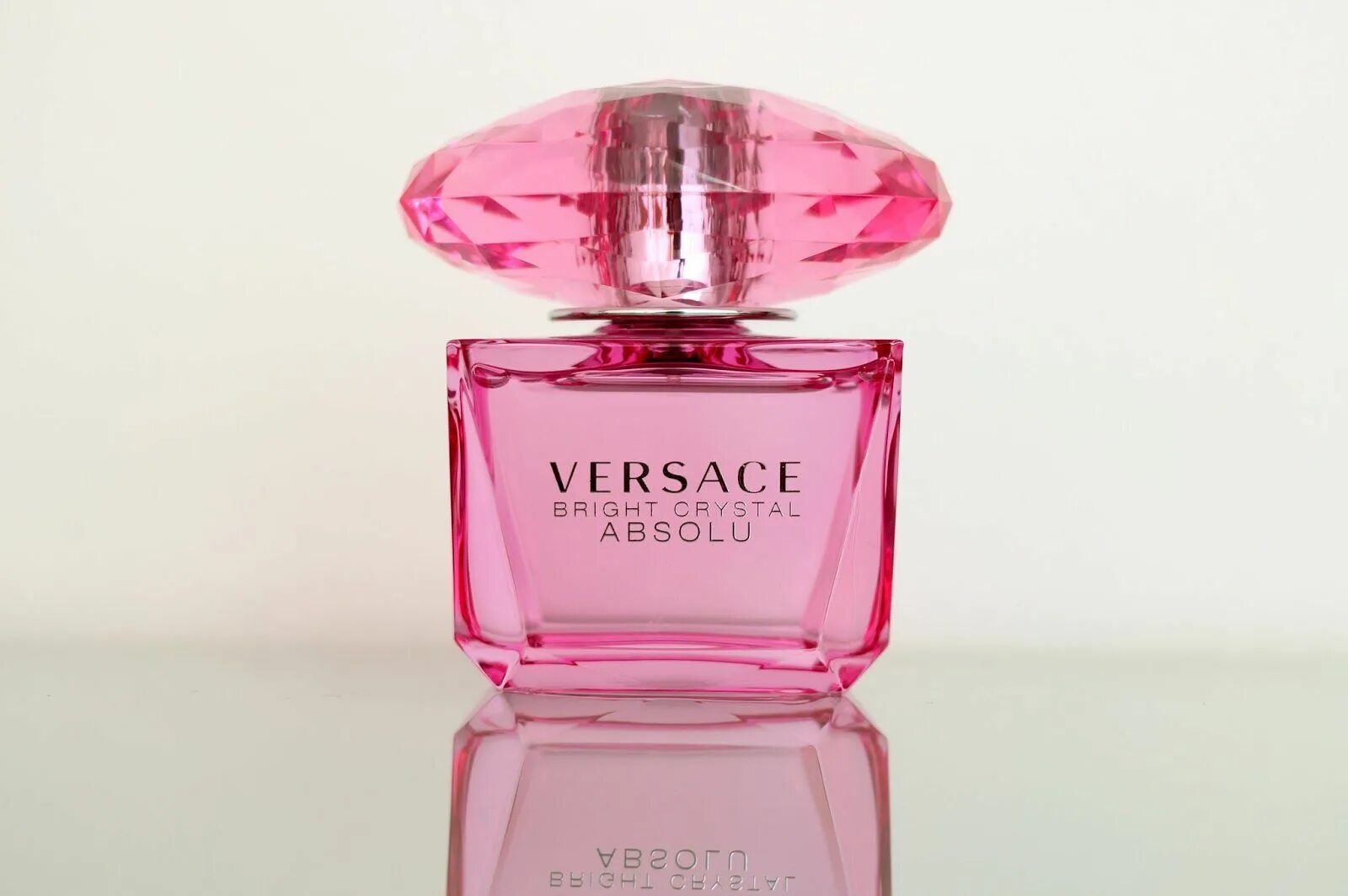 Цена версаче розовые духи. Версаче Брайт Кристал абсо. Versace Crystal Absolu. Versace Bright Crystal Absolu. Versace Bright Crystal 30 мл.