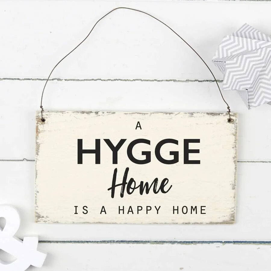 Hygge надпись. Хюгге надпись. Hygge логотип. Надпись хюгге красивая. Feel home перевод