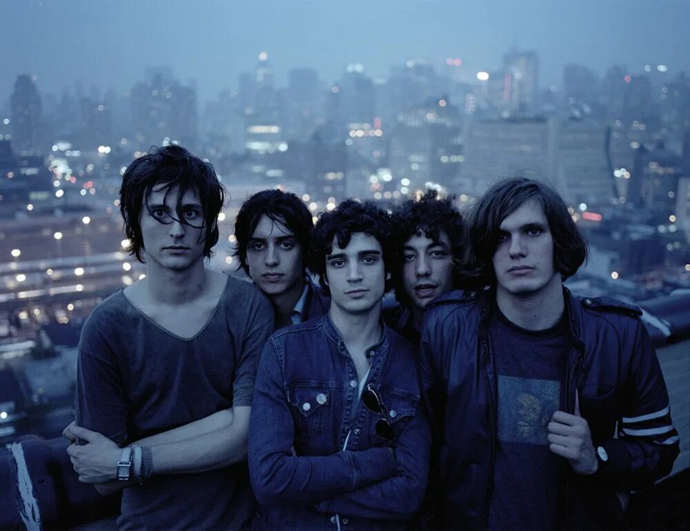 The strokes. Группа the strokes. группа the strokes 2025. группа the strokes 2001. strokes &quot;the new abnormal&quot;.