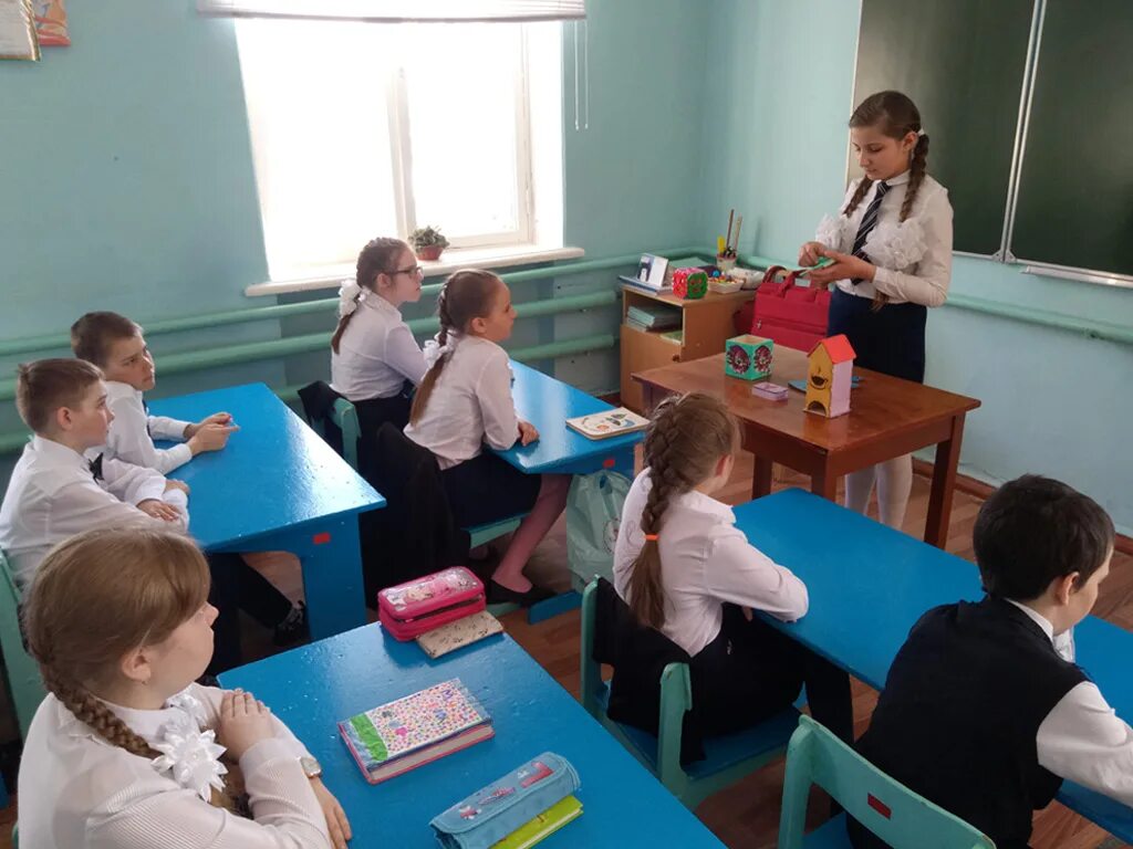 Школа чаадаевка пензенская область. Школа 1 лунино. Самый классный класс эмблема. Сурский район школа. Видеокамеры в классе школы.