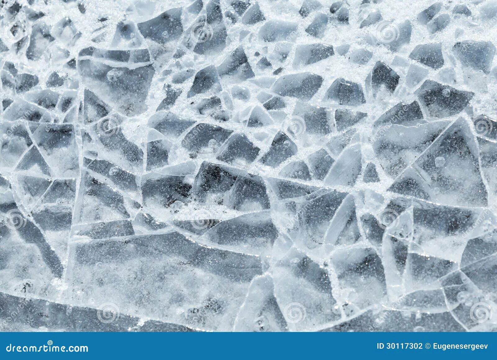 Лед разбивается. Осколки льда. Разбитый лед. Текстура разбитого льда. Трещины на льду.