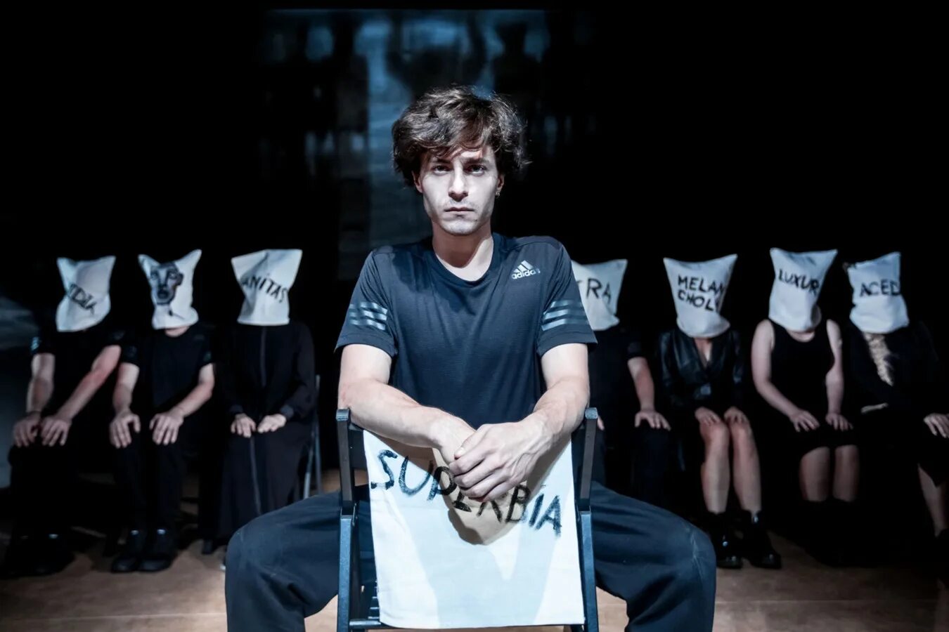 Театр восемь. Театр на таганке спектакль флейта-позвоночник. Театр на таганке спектакли. Визит дамы театр качалова. Спектакль восемь любящих женщин ульяновск.