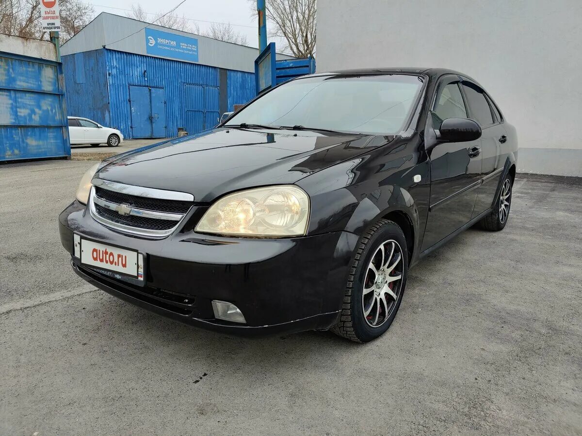 Chevrolet lacetti пробег. Chevrolet lacetti золотая. Машины до 300000 рублей с пробегом. Chevrolet lacetti серебристый. Chevrolet lacetti пробег.