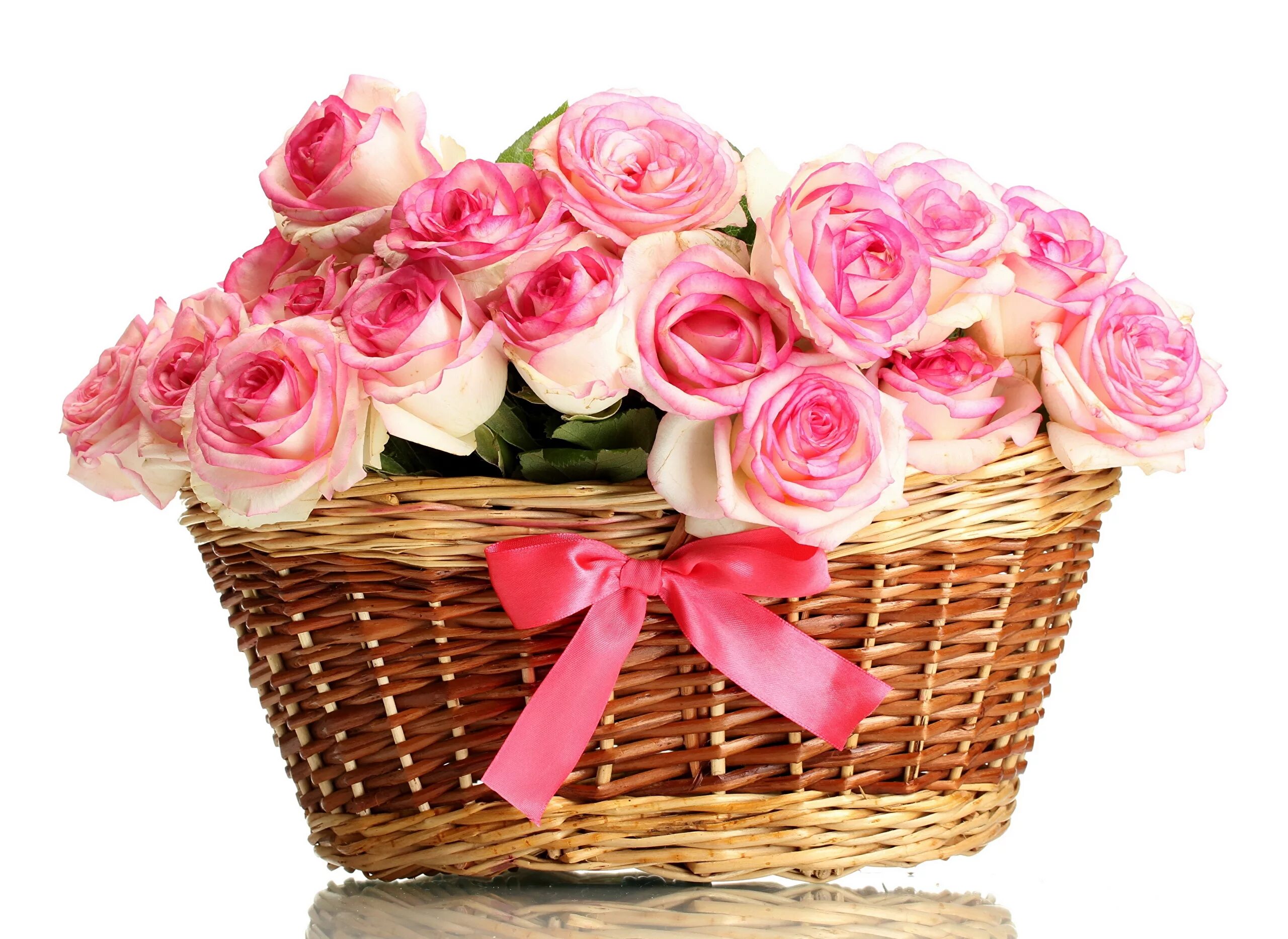 Корзинка цветов. Корзина с цветами. Красивые букеты в корзинках. Корзинка с розами. Корзина роз с днем рождения