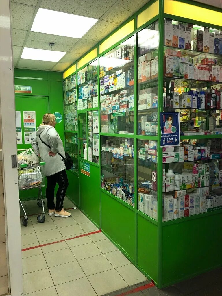 индивидуальные средства защиты фармацевта. аптека литва. реклама в фармации. литовский бульвар 44 аптека. литва аптека.