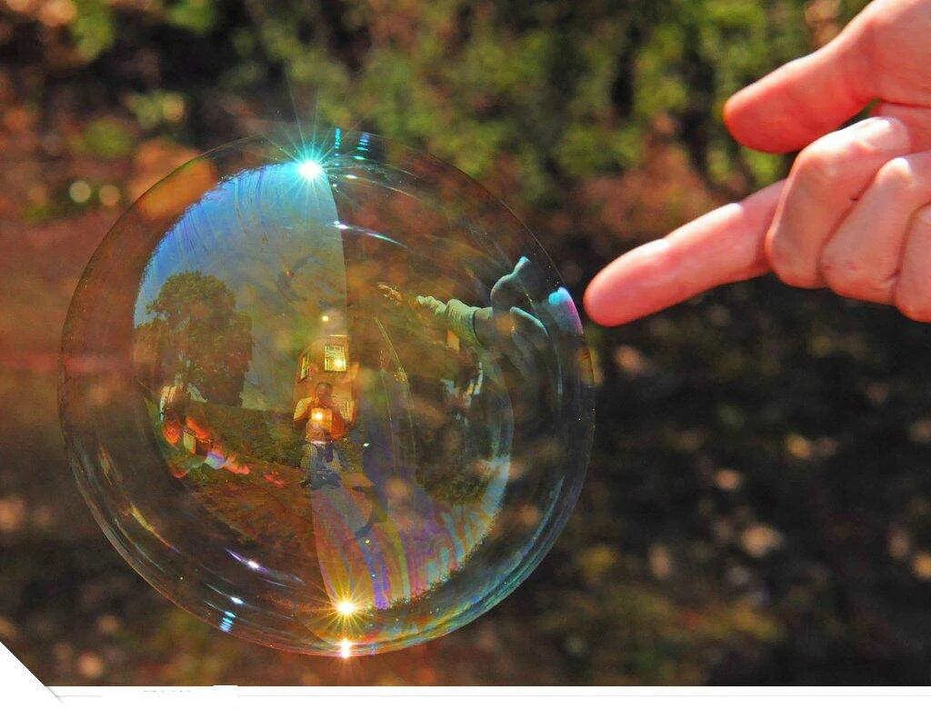 Почему мыльные пузыри получаются. Мыльные пузыри. Мыльный пузырь лопнул. Лопающийся пузырь. Лопать мыльные пузыри.