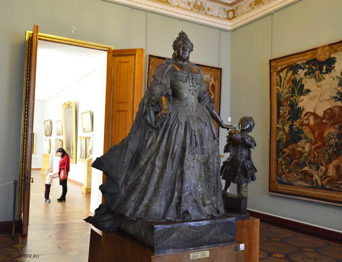 императрица анна иоанновна с арапчонком. анна иоанновна с арапчонком. анна иоанновна с арапчонком растрелли. памятник анне иоанновне. статуя анны иоанновны с арапчонком растрелли.