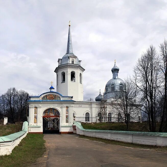 Николо-медведский монастырь. Новая ладога история. Николо-медведского монастыря в новой ладоге. Новая ладога площадь города. Новая ладога ленинградская область.