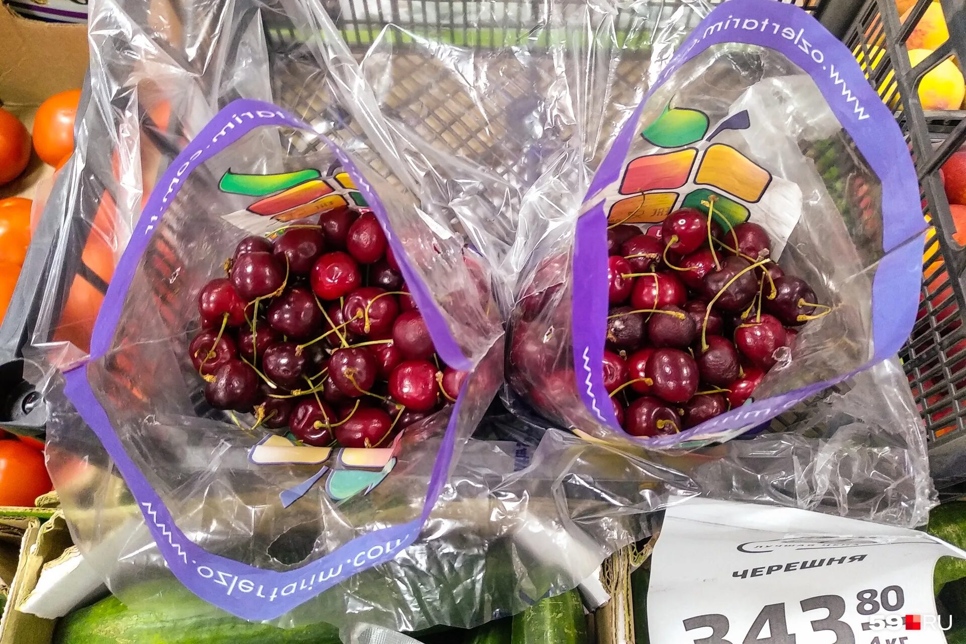 В магазин привезли черешню. В магазин привезли черешню. В магазин привезли черешню. Килограмм черешни на рынке. В магазин привезли черешню.