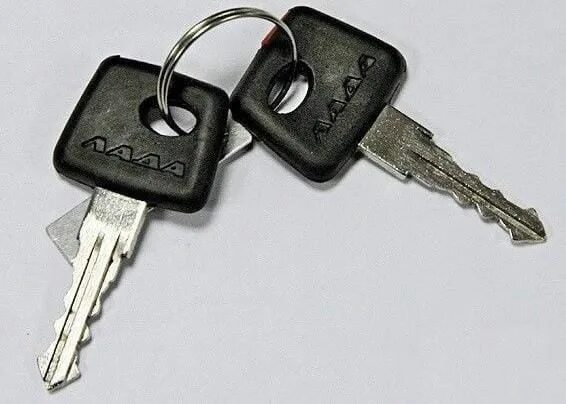 Включи машину ключ. Ключ Лады ключ Лады Гранты. Ключи от машины ВАЗ 2114. Ключи от машины Жигули.