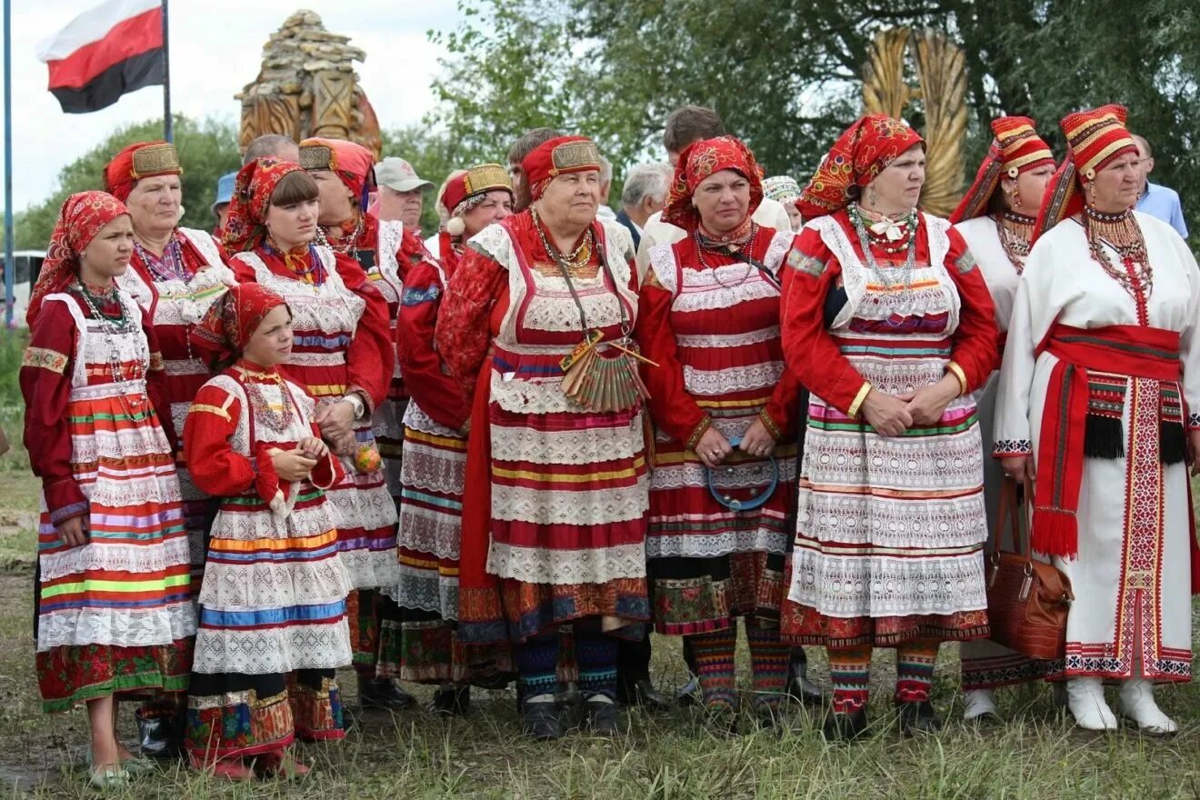 Финно татары. Финно-угорские мордва. Финно угорцы. Финно угры. Финно-угорские народы внешность.