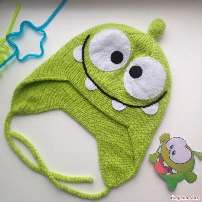 Костюм амняма. Вязаная шапка ам ням. Шапка амняма. Ам ням в шапке. Шапка с ам нямом.