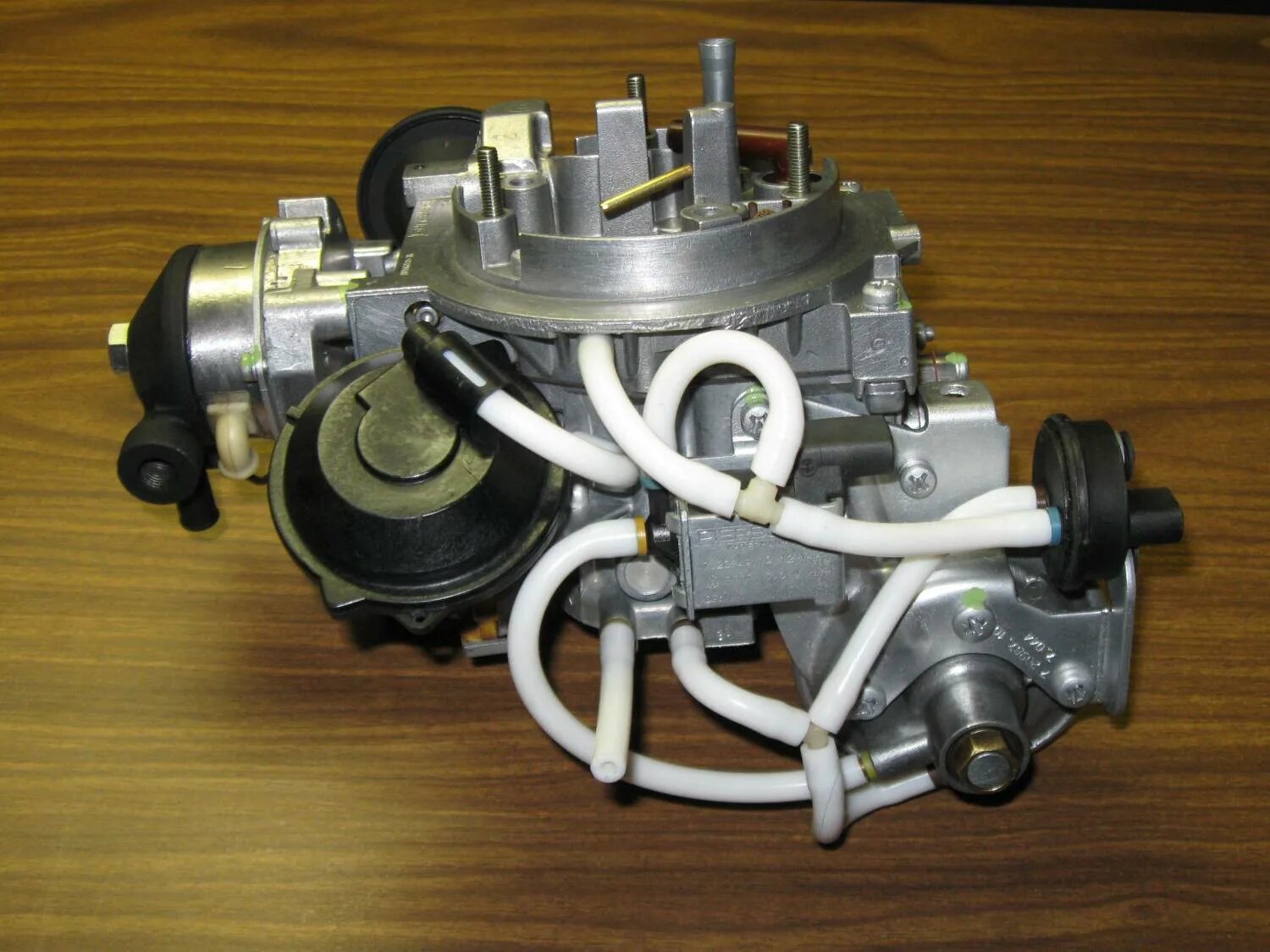 Карбюратор 2.0. Карбюратор пирбург 2е2. Вакуумная система карбюратора пирбург 2е. Карбюратор пирбург2е2 вакуумные трубки. Пирбург 2е2 клапан трехпозиционный.