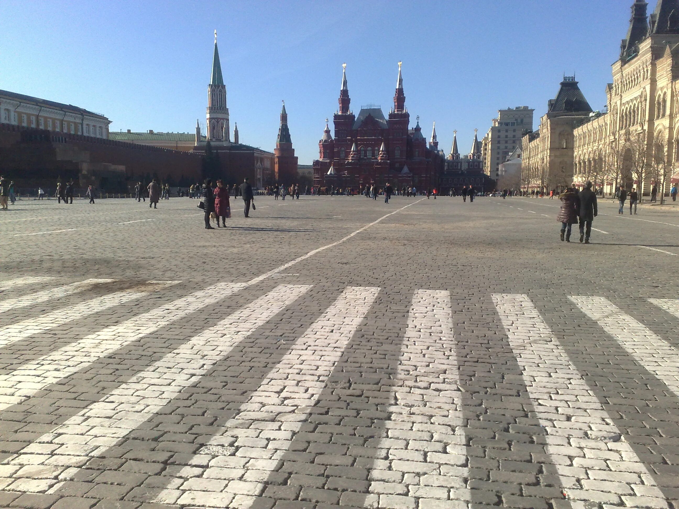 Мощеные улицы лиссабон. Площадь брусчатка. Брусчатка на красной площади. Дворцовая площадь брусчатка. Площадь брусчатка.