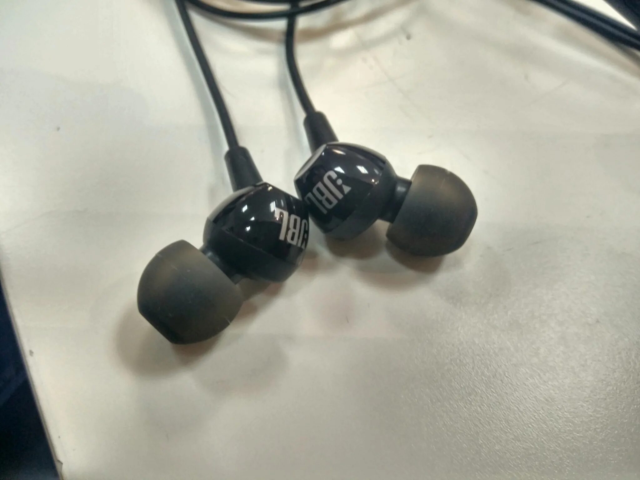 Jbl наушники c микрофоном. Наушники jbl c100. наушники внутриканальные jbl c100si black. наушники jbl tune 100. наушники jbl c100siu с микрофоном (jblc100siublk) черный.