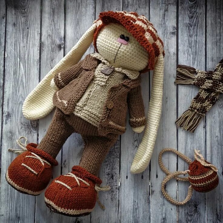 Амигуруми одежда. Amigurumi kukli Ирины Тарасовой. Заяц Тильда амигуруми. Заяц Тильда Тарасова. Зайки Тильда Ирины Тарасовой.