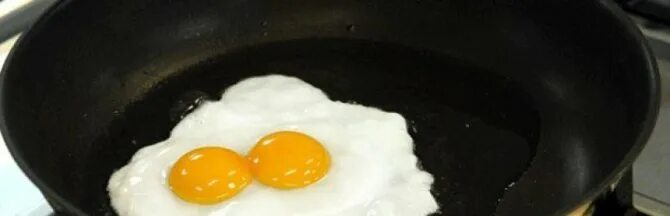 Два желтка примета. Яйцо с двумя желтками примета. Яйцо с 2 желтками примета. Два желтка приметы. Попалось яйцо с зародышем примета.