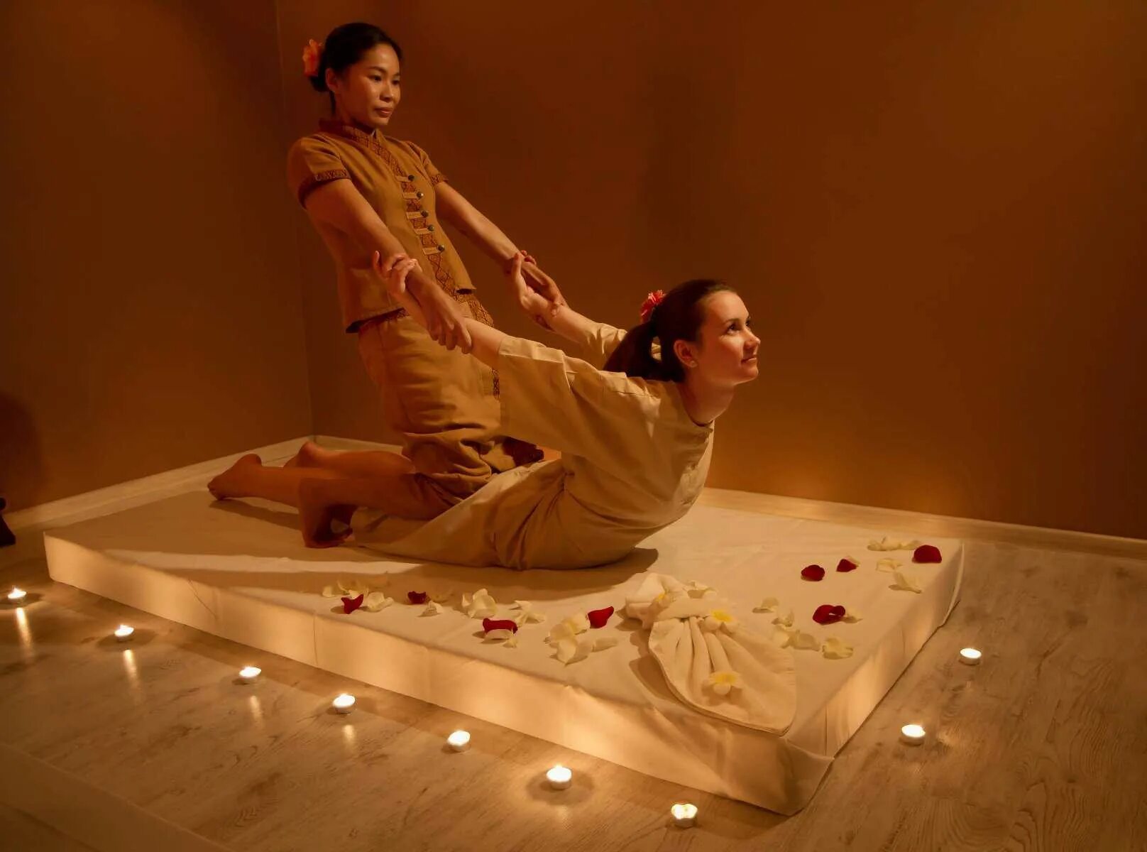 Traditional massage. Spa-салон Thai Spa. Тайский массаж. Традиционный тайский массаж. Спа салон тайский массаж.