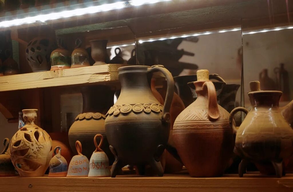 Гончарная мастерская слон. Гончарная школа колокол москва. Оятская керамика алеховщина. Гончарная вологда. Гончарная улица вологда.