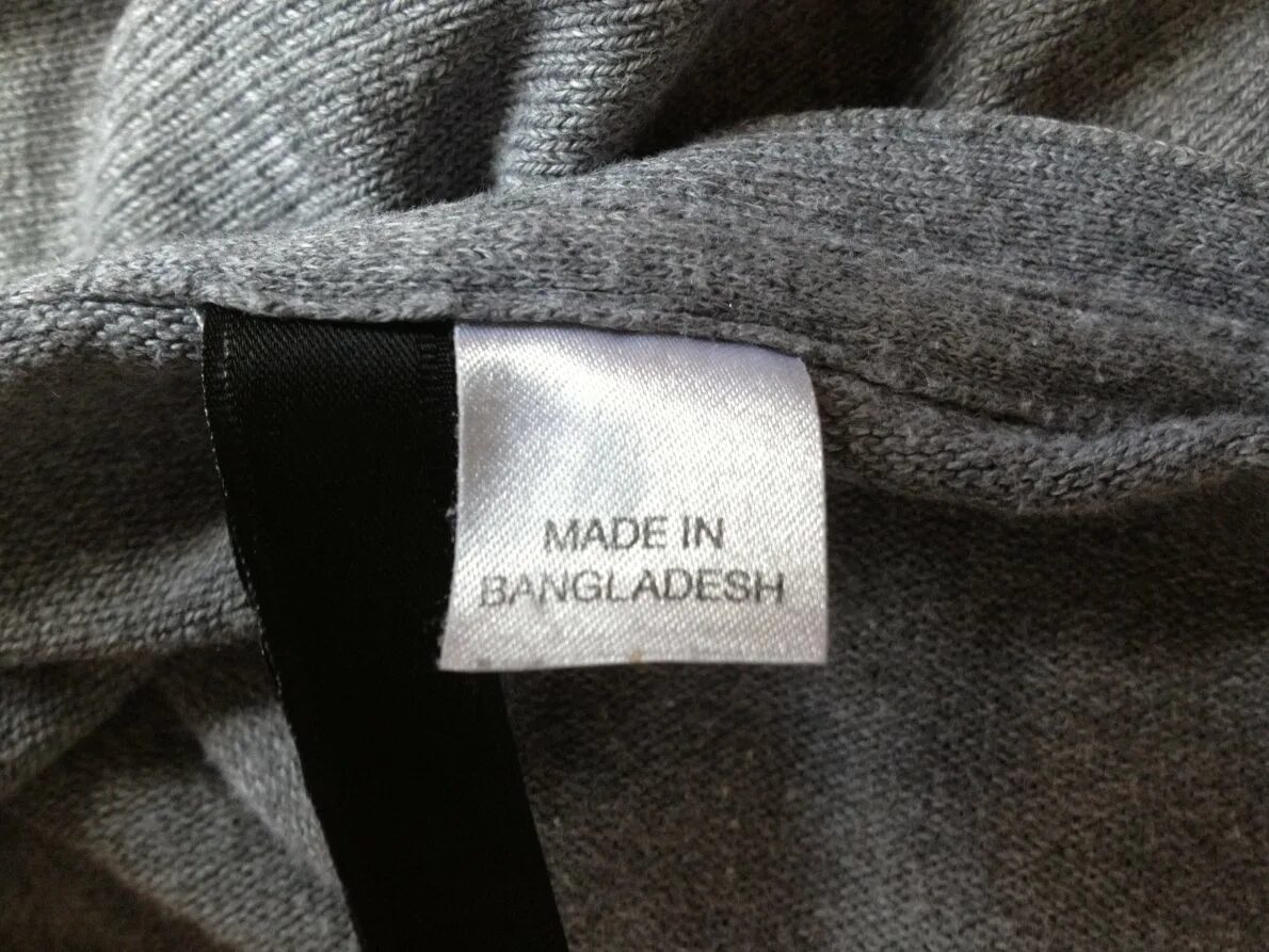 Made in bangladesh. Made in Bangladesh одежда. Made Bangladesh Страна производитель. Zara made in Bangladesh кофта.