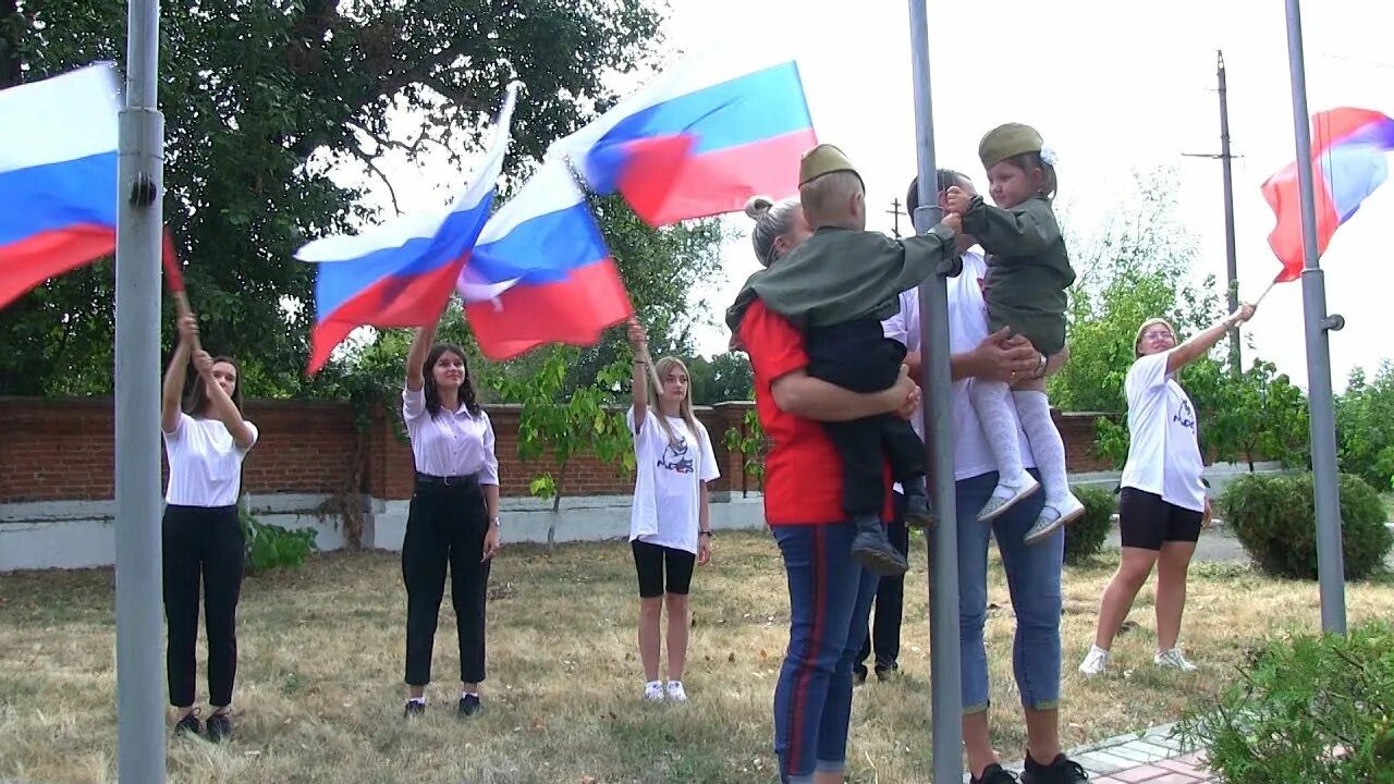 Воздушная гимнастка в цирке. Чемпионат европы по акробатике 2021. Чемпионы по спортивной акробатике. Российские акробаты когда не подняли флаг. Российские акробаты когда не подняли флаг.