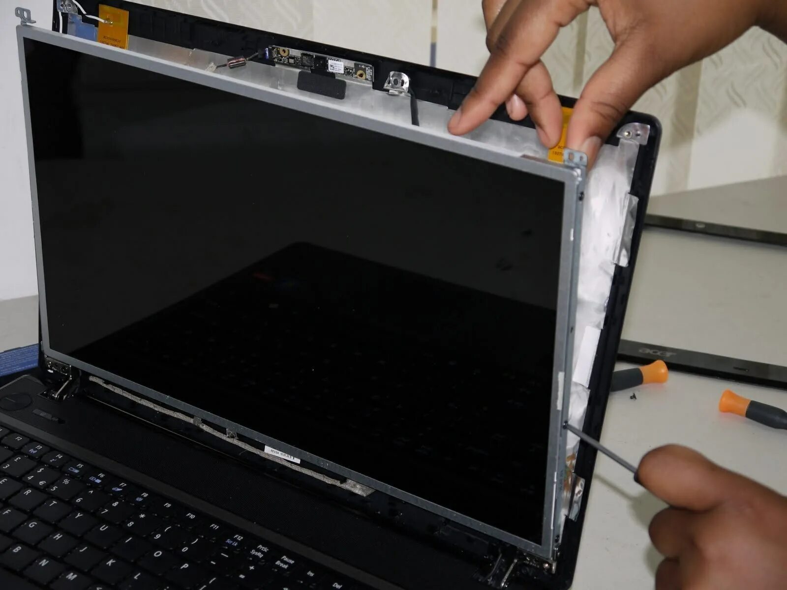 Сколько на ноуте. Acer Aspire Laptop Screen Replacement. Acer 5742 LCD. Матрица на ноутбука Асер аспире. Дисплей на ноутбук Acer.