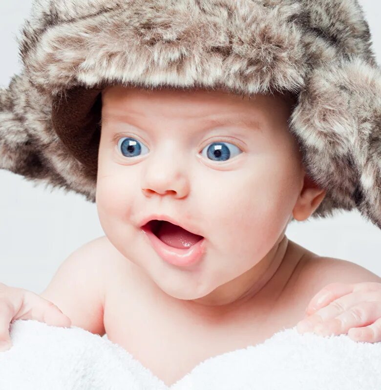 Baby girl sepia. Babies looking in the mirror. Бабы-деточки. Good looking baby. Thinking about baby.