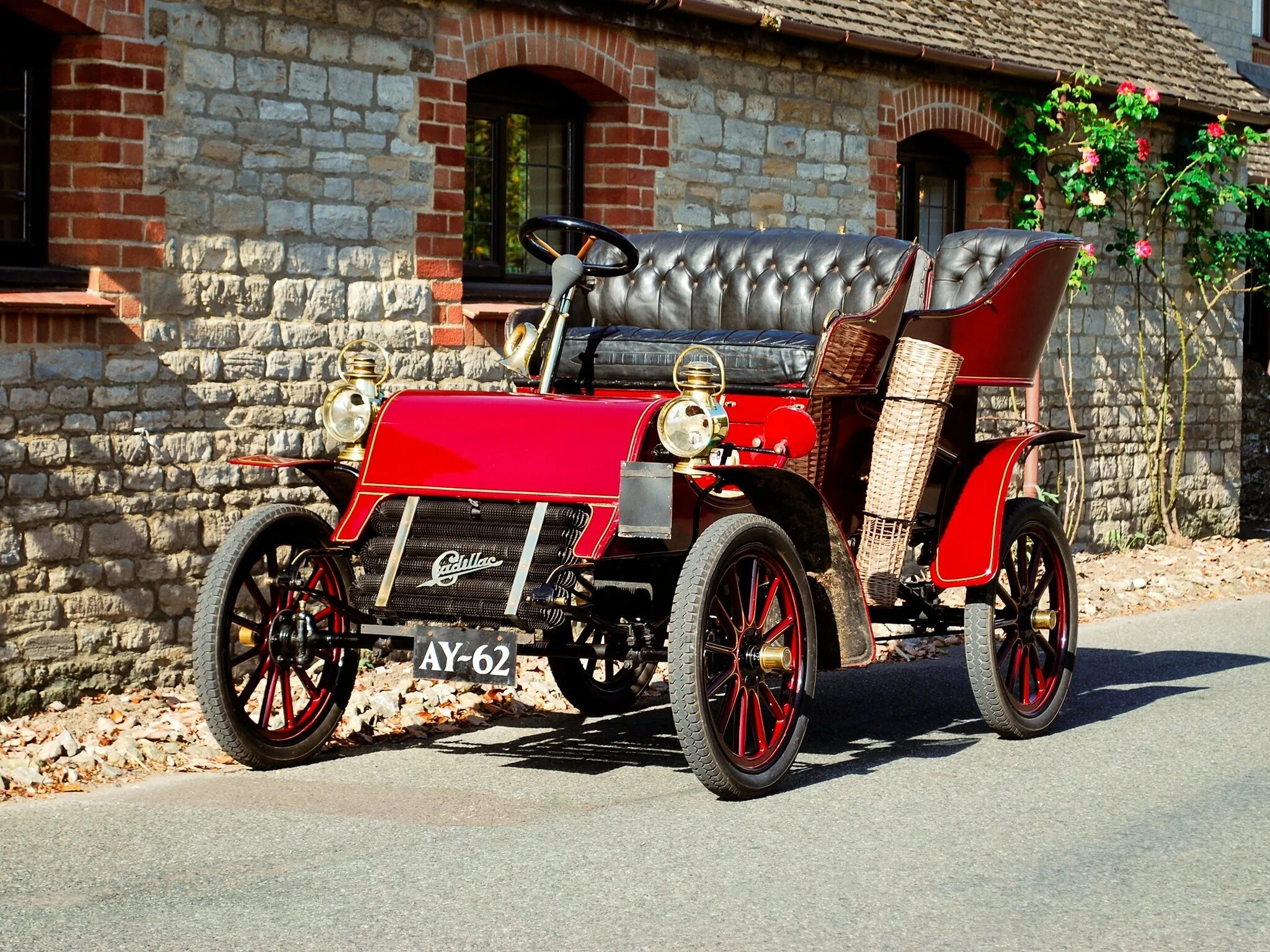 Продал первую машину. Cadillac 1903 model Runabout. 17 Октября 1902 — в Детройте выпущен первый автомобиль марки «Кадиллак».. Cadillac model a Runabout (1902). Cadillac - модель a 1903.