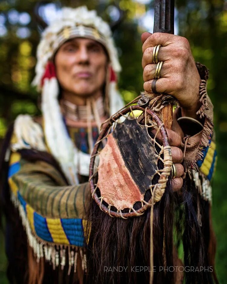 Bad hand. Michael bad hand terry. native american hand. индеец с телефоном фото и видео. honor native people.