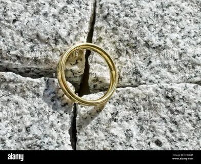 Кольцо стало велико почему