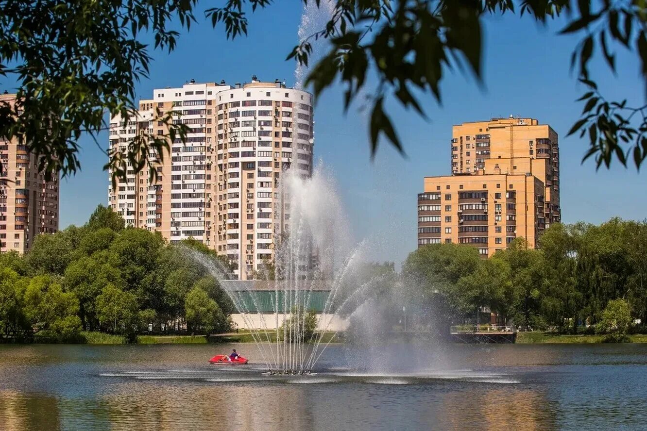 Сайты реутов московская область. Реутов Московская область. Парк фабричный пруд Реутов. Парк фабричный пруд, Реутов, Парковая улица. Реутов наукоград.