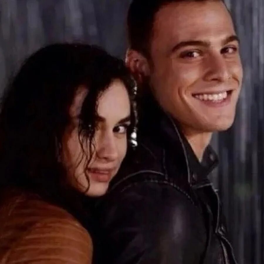 «в ожидании солнца» / güneşi beklerken. Сериал в ожидании солнца турция. Керем и зейнеп. В ожидании солнца актриса. Футболка в ожидании солнца.