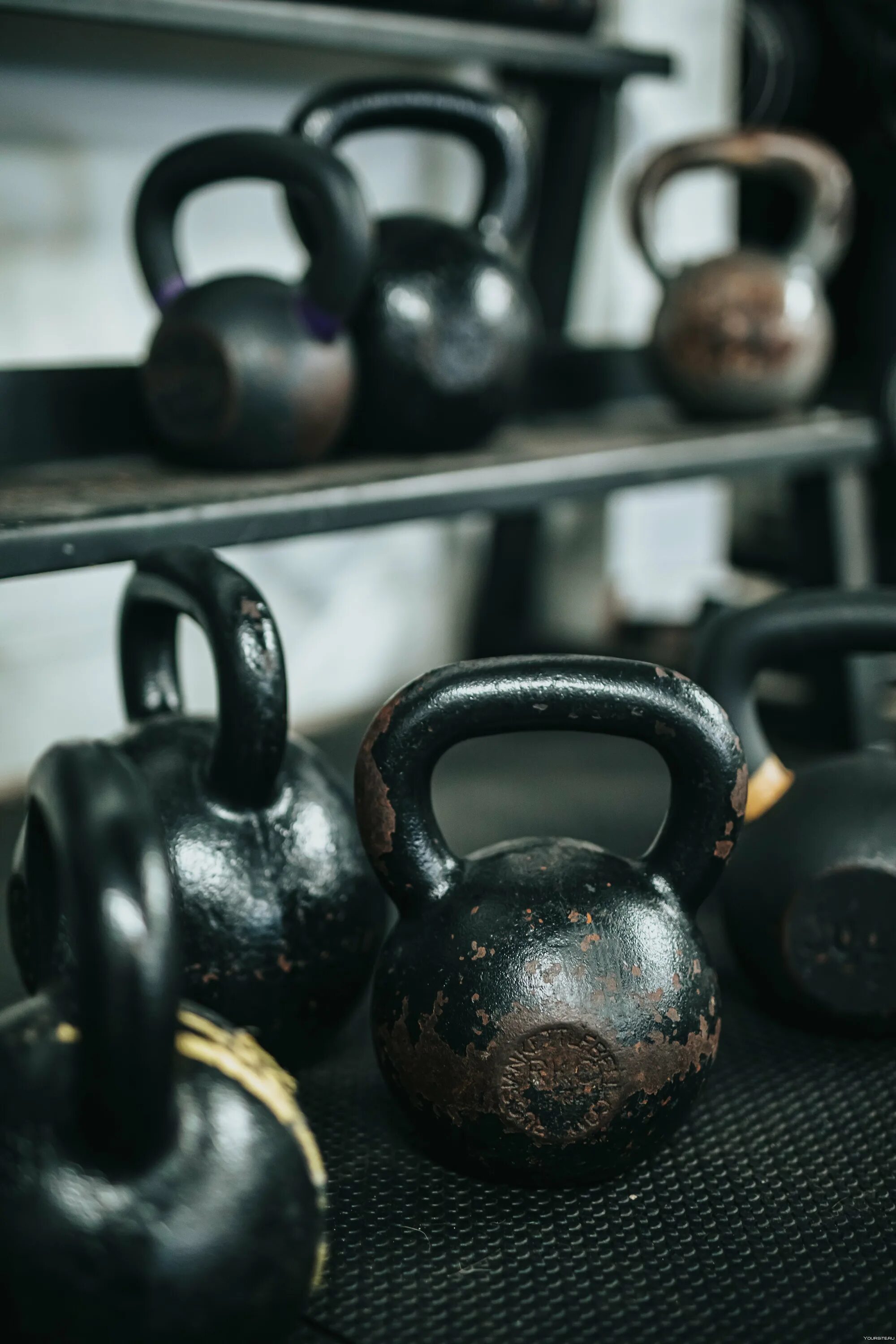 Чилин гири. Гиря. гиря kettlebell. гири в спортзале. старинные гири.