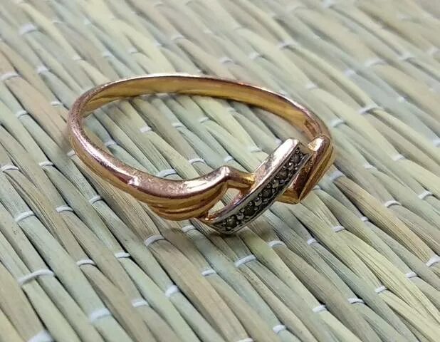 Золотое кольцо камыш. Золотое кольцо 585hdal. 585 С кокошником. Кольцо золото без камней. Формы колец из золота без камней.