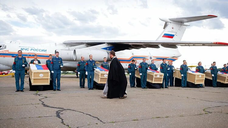 Списки погибших ил 76 12.03. Ил 76 в аэропорту. Ил 76 груз 200. МЧС ил 76 пилот. Экипаж самолёта ИЖ 76.