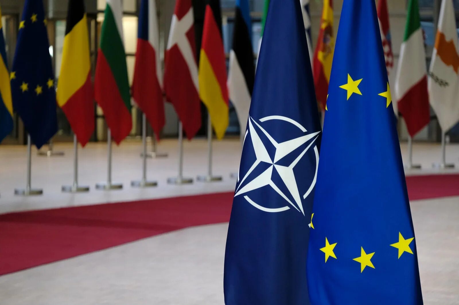 Нато начало создания. РФ НАТО ЕС. США НАТО ЕС. Флаг НАТО И Евросоюза. Флаг НАТО И ЕС.