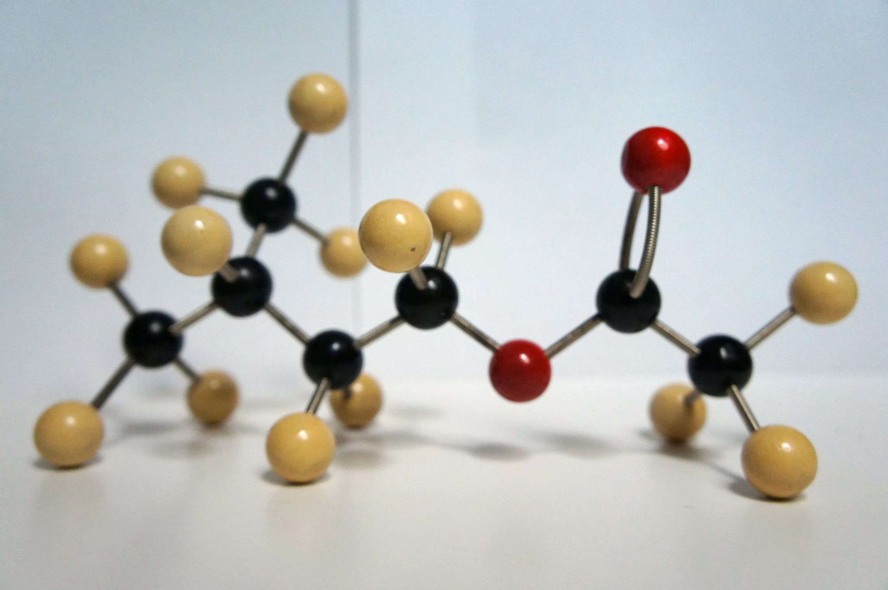 Машина размером с молекулу 9 букв. Молекула меда. Модель молекулы меда. Фотография молекулы. Мед структура молекулы.