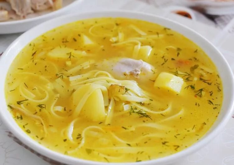 Суп с лапшой и картошкой рецепт. Суп с вермишелью и картошкой и курицей. суп из филе курицы с картошкой и вермишелью. суп с вермишелью и картошкой. суп куриный с лапшой и картофелем.