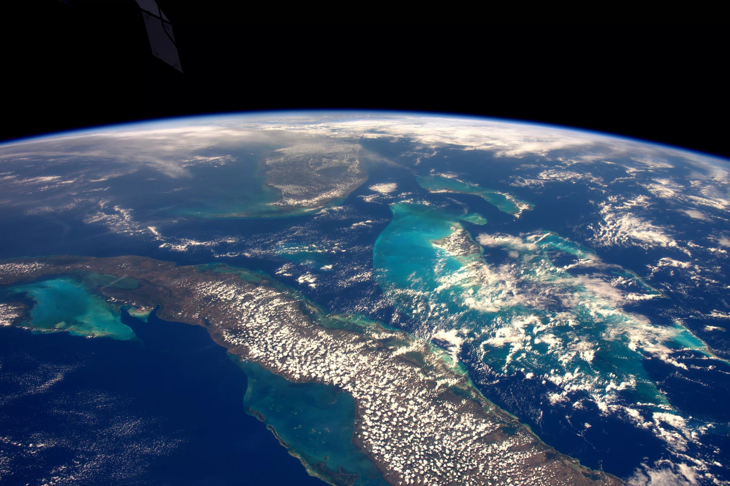 Океан в реальном времени. Большой Барьерный риф с космоса. Поверхность земли из космоса. Красивый вид из космоса. Красивый вид земли из космоса.