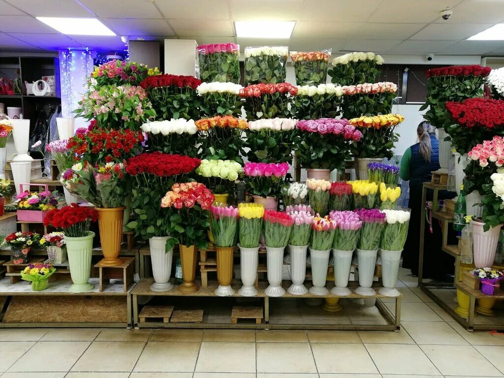 Цветочный магазин шахты. Цветочный магазин. Цветы в магазине. Крупный магазин цветов. Цветочный магазин Краснодар.