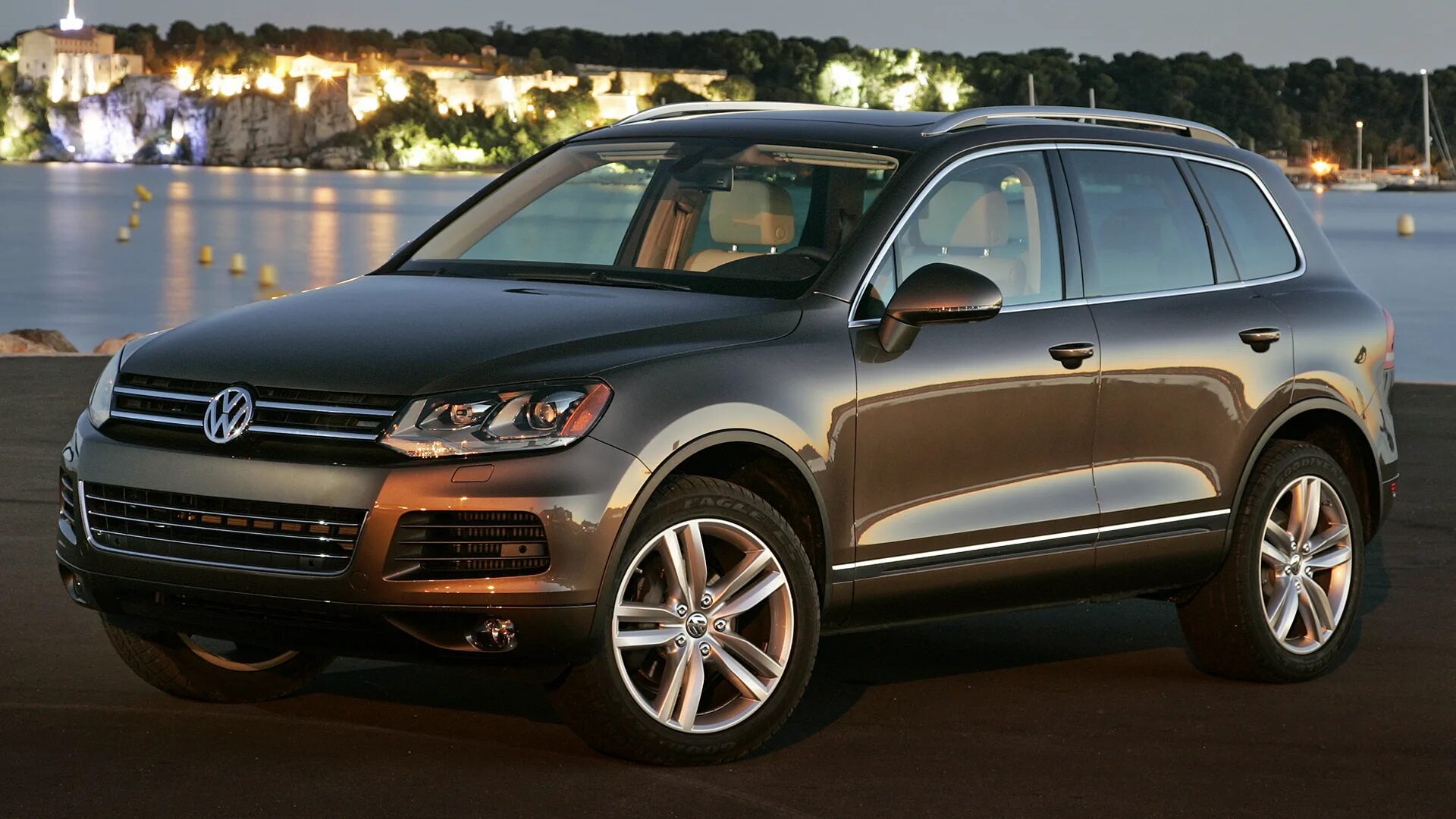 Volkswagen touareg 2014. Джип Фольксваген Туарег. VW Touareg 2014. Джип Фольксваген Туарег 2014. Машина Фольксваген Туарег 2013.