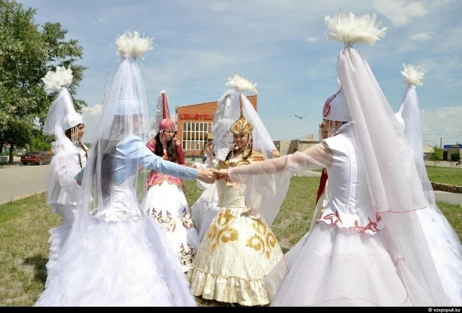 Свадьба у казахов. Казахская свадьба. Казахская Национальная свадьба. Свадебная обрядность у казахов. Казахские традиции Свадебные.