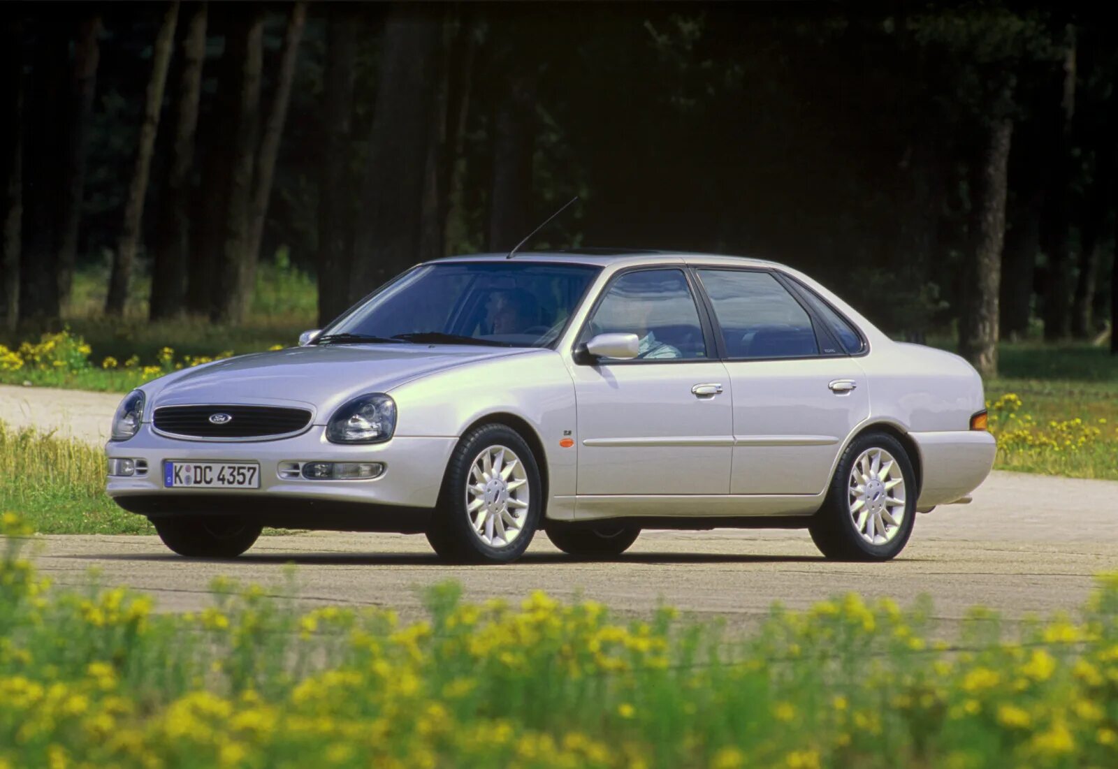 Ford scorpio седан. Форд скорпио 2 поколения. Ford scorpio 1994. Форд скорпио 2 поколения. Форд скорпио 1995 универсал.