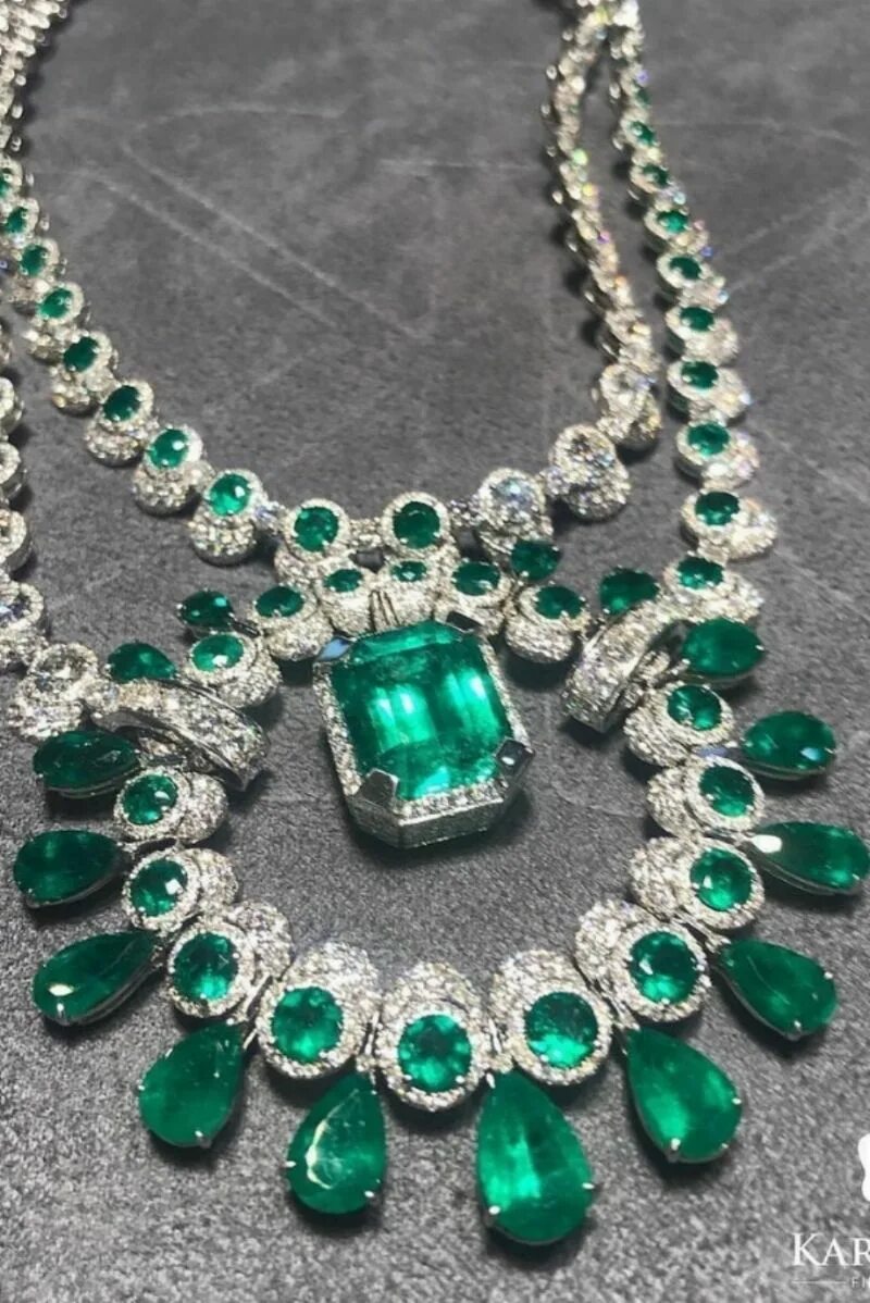 Изумрудное ожерелье - Emerald Necklace. «Изумрудное ожерелье» (1903—1904 гг.). David Warren ювелирка изумруд. Коллекция Emerald золото изумруд.