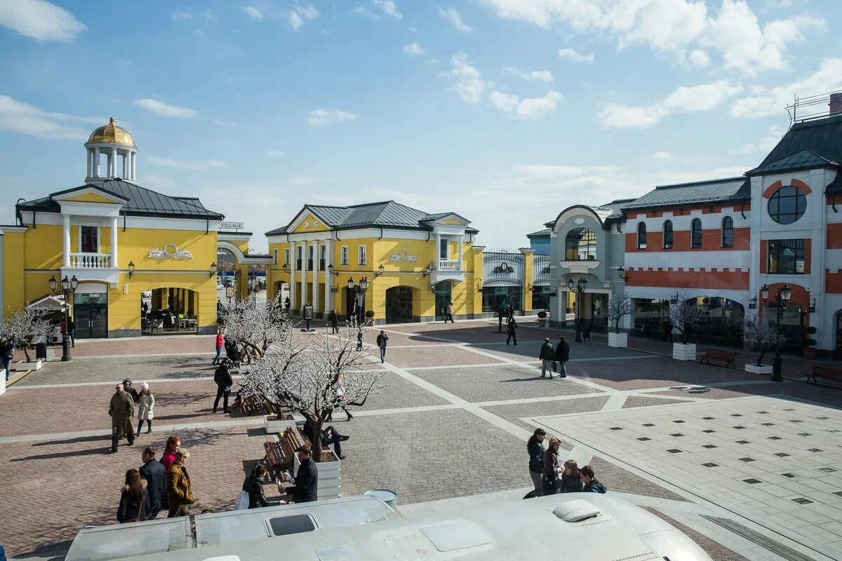 Outlet village котельники. Аутлет белая дача Котельники. Аутлет Вилладж Котельники. Котельники белая дача Атлет. Outlet Village белая дача.